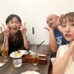 Atsuko Maeda Instagram - . 久々あつみなで過ごした一日☀︎ 間にはプライベートではじめましてのクロちゃんが来てくれて🧚‍♀️おちびさんがクロちゃん大好きになってました😂👏 クロみなありがとう🫶🏻 ちなみに2人とも偶然 #アメリヴィンテージ ❤️