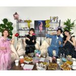 Atsuko Maeda Instagram - #TaylorSwift ちゃんウォッチパーティー ディズニープラス公式YouTube( @DisneyPlusJP )LIVE配信になこなこカップルちゃんとピンクのドレスが可愛い神田さんと３時間ノンストップで沢山のスウィフティー のみんなが見にきてくれて盛り上げてくれました🫶🏻楽しかったねありがとう😘 まだまだ世界ツアー真っ最中なテイちゃんのパワフルでとにかく魅力が全部詰まったスペシャルコンサート見たら絶対に虜です❤️Disney おちびがディズニー作品大好きで欠かせないのでテイちゃんコンサートが見れて幸せ💜 昨日のライブ配信は4/30まで1ヶ月間アーカイブ配信されてるからウォッチパーティーしてね🎉 #PR #ディズニープラス