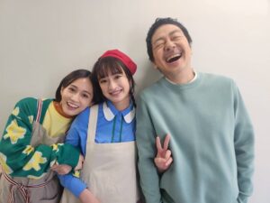 Atsuko Maeda Instagram - . #厨房のありす .
今夜最終回です！！感想まってます✨✨
最後だからいっぱい撮った写真沢山載せちゃおう！

ありすとしんごちゃんと和紗
むぎむぎとなおさんと私

また違う作品で再開できる予感しかありません🤭