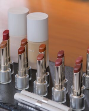 Atsuko Maeda Instagram - .RMK.
4/5発売のデューイーメルトリップカラーのローンチイベント💄
絶妙なくすみ感のカラーバリエーションで発色最高ツヤツヤ潤い、立体感も出してくれる、さらに色落ちしないからもう凄い！

新作リップライナーにも感動しちゃった!使い勝手良すぎで👏

#rmkofficial #PR
