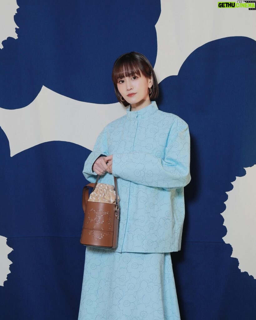 Atsuko Maeda Instagram - . Marimekko F/W 2024 RUNWAY SHOW by R. #Marimekkoが「by R」に初参加し「Rakuten Fashion Week TOKYO」にて開催されたショーにご招待していただきました🌼 Marimekkoの代表的なUnikko柄の誕生60周年記念のショー会場にはマリメッコの世界観が広がっていて素敵な空間でした👏✨ ショーはUnikkoで溢れていて可愛かったー🩷 着用したセットアップお気に入り✌︎ #RakutenFashion、#RakutenbyR、#marimekko、#unikko60years