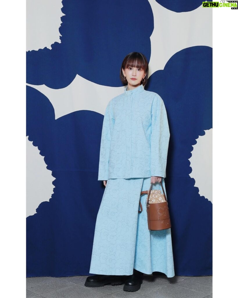 Atsuko Maeda Instagram - . Marimekko F/W 2024 RUNWAY SHOW by R. #Marimekkoが「by R」に初参加し「Rakuten Fashion Week TOKYO」にて開催されたショーにご招待していただきました🌼 Marimekkoの代表的なUnikko柄の誕生60周年記念のショー会場にはマリメッコの世界観が広がっていて素敵な空間でした👏✨ ショーはUnikkoで溢れていて可愛かったー🩷 着用したセットアップお気に入り✌︎ #RakutenFashion、#RakutenbyR、#marimekko、#unikko60years