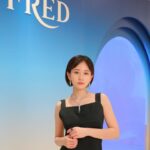 Atsuko Maeda Instagram - . .FRED “DIVE INTO THE BLUE”. @fredjewelry #FREDRiviera #FREDJewelry #FREDParis #LiveTheJoy #PR リヴィエラの海の中にいるようなデジタルインスタレーションがきれいな空間でブルーコレクションジュエリーも最高に輝いてました💍 新宿伊勢丹１階プロモーションで5月23日まで 開催中だよ🐬