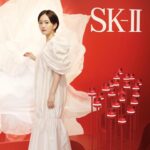 Atsuko Maeda Instagram - . 8月20日に発売するSK-IIの2年ぶりの新製品スキンパワー アドバンストクリームを一足先に毎日使わせていただいてます☀ 私はすっぴんのときの毛穴目立ちと、乾燥肌は年中気になる事で、とくにこの時期はいくら日焼け対策をしても気がついたらシミ予備軍もできたり、、肌の悩みは尽きないですが。 そんなエイジングの火種※にアプローチしてくて、肌に蓋をし守ってくれるパックのような感覚で使用したあと触って実感できるしとくに夜たっぷり塗って朝起きるたびに本当に安心できるクリームです! エイジングケアの大切さを実感できもっとケアと対策をがんばろうってポジティブな感情が増していくので使用してからあらためて毎晩のスキンケアの時間が楽しいし、救世主現れてくれました。やった👏 自分を癒し、労り、明日の自分を少しでも好きになるための一日の終わりのご褒美時間。 味わってみてくださいね！この感覚！😉 ※ハリの低下、乾燥による小じわ、キメの乱れ、毛穴の目立ちを引き起こす乾燥状態 #SKII #スキンパワーアドバンストクリーム