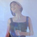 Atsuko Maeda Instagram - . .FRED “DIVE INTO THE BLUE”. @fredjewelry #FREDRiviera #FREDJewelry #FREDParis #LiveTheJoy #PR リヴィエラの海の中にいるようなデジタルインスタレーションがきれいな空間でブルーコレクションジュエリーも最高に輝いてました💍 新宿伊勢丹１階プロモーションで5月23日まで 開催中だよ🐬