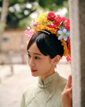 Atsuko Maeda Instagram - .
中国の泉州を訪れ、「簪花」という伝統的な風習に触れました💐💐
地元の人々は皆、「今生の簪花は、来世の美しさを約束する」と語っていました☺️素敵💓💓

#中国 #泉州 #前田敦子中国日記