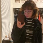Aubrey Anderson-Emmons Instagram - why am I holding my phone like that