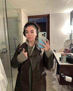 Auli'i Cravalho Instagram - Lately ❤️

On a mushy gushy note… I have never been busier and I’m feeling so fucking grateful to everyone who has sent a kind thought or bit of motivation my way. Mashallah, God is good, mahalo ke akua. Truly couldn’t have imagined this life for myself. ❤️🙏🏼