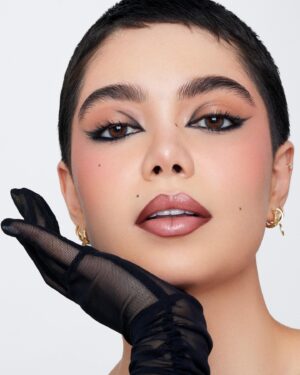 Auli'i Cravalho Instagram - DAAAAMN @MeanGirls is out January 12th 2024 💕🔥 PYRO-LEZ HIVE RISE!!!! 😈🦄

*these images are retouched to the gods :) don’t compare yourself to plastics 😘

Team Credits: 
Photo: @dorianqd 
Hair: @888dre 
MUA: @makeupbyyukina 
Nail: @nails_by_rika 
Retouch: @idaretouching