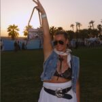 Aurélie Van Daelen Instagram - Résumé de 48h #coachella with @cocacolabelgium #invitée 🎡☀️🔥😈 See you next year 🩷