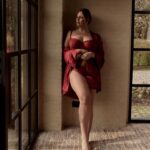 Aurélie Van Daelen Instagram - Donner aux femmes ce pouvoir de se sentir belle, peu importe la taille, la couleur, la forme, l’âge, le moment de la journée (ou soirée) avec @etam .A l’occasion du #womansday découvrez la nouvelle collection et surprise : -20% avec le code AURELIEXETAM valide jusqu’au 28 mars. #publicité