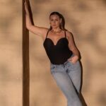 Aurélie Van Daelen Instagram - Donner aux femmes ce pouvoir de se sentir belle, peu importe la taille, la couleur, la forme, l’âge, le moment de la journée (ou soirée) avec @etam .A l’occasion du #womansday découvrez la nouvelle collection et surprise : -20% avec le code AURELIEXETAM valide jusqu’au 28 mars. #publicité