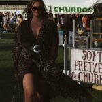 Aurélie Van Daelen Instagram - Jamais sans ma préférée 🐆 @oudparis #coachella2024 #publicité