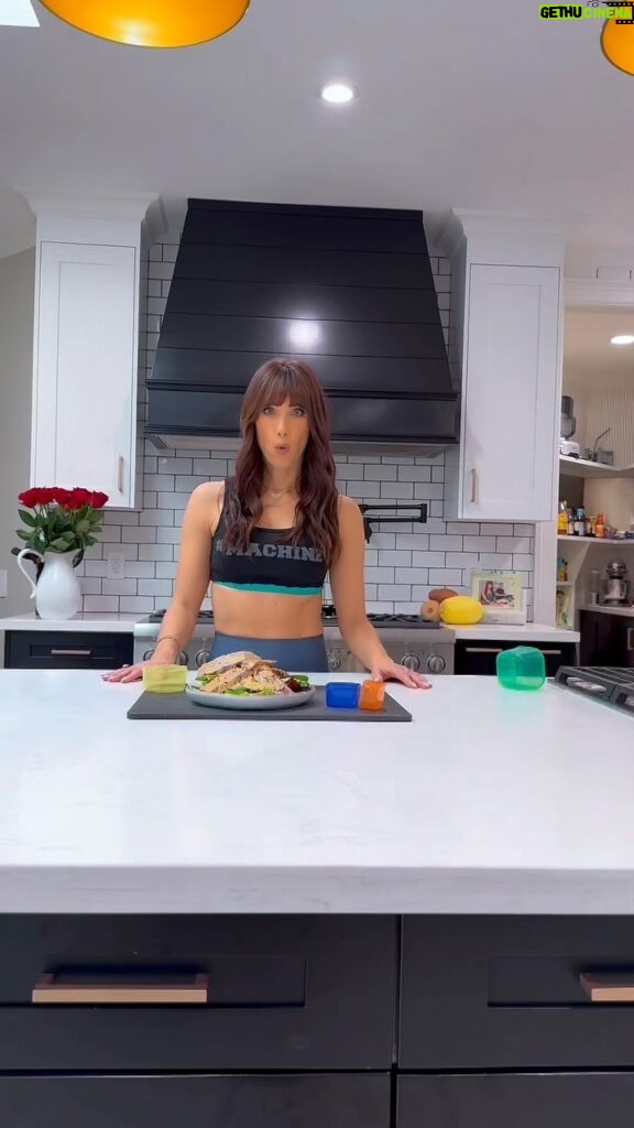 Autumn Calabrese Instagram - Wait for it! BOOM!😮😊 Simple fitness, simple nutrition = fast results! Lol ok ok it might not be THAT simple but 21 Day Fix is designed in a way to be easy to do. 30 minute workouts, simple nutrition, you pick what you want to eat & when. I show you the proper portion sizes to enjoy it in so you fuel your body for your results. That’s it. When you move your body & fuel in a healthy way the progress starts to come pretty fast. Staring Feb 5th we’re celebrating 10 years of this program helping hundreds of thousands of people lose over 1 Million pounds, and take back control over their food instead of food controlling them!!!