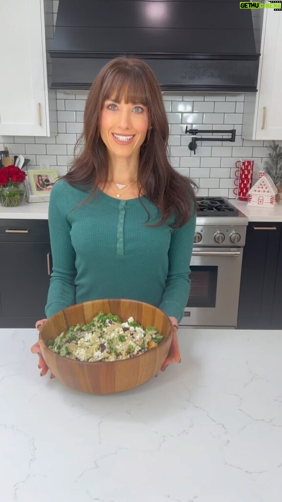 Autumn Calabrese Instagram - Winter Harvest Salad 🥗 Love this salad and all the different flavors & textures it’s filling. You can always add protein to it to make it a full meal. AND the poppyseed dressing is so easy to make, has no additives or preservatives and extremely low in sugar. You can even use it as a fruit dip 🍎🍓 Everything is perfectly portioned to fuel & nourish your body without leaving you feeling weighed down. Recipe is in my stories for both #goodmoodfood #saladlover #eatclean