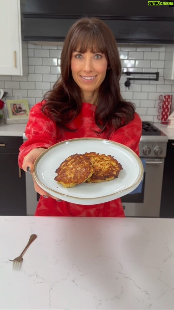 Autumn Calabrese Instagram - Apple Fritter Pancakes! 🍎🥞 While the family is home & everyone is relaxing, you’re going to want to try these! They taste like a bear claw donut but are packed with fiber & only have 3g of added sugar. 😋 Sharing the recipe in my stories be sure to screen grab it. #goodmoodfood #breakfast #pancakes