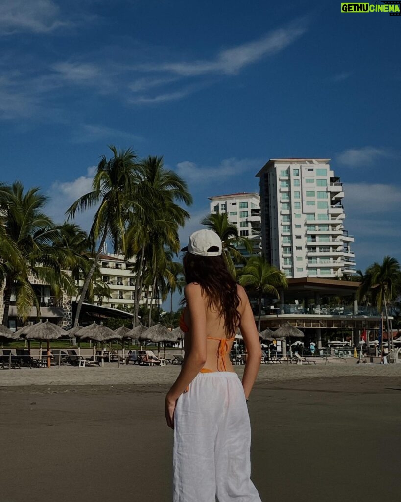 Ava Michelle Instagram - job is beach