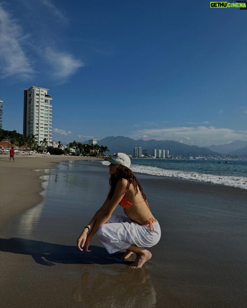 Ava Michelle Instagram - job is beach