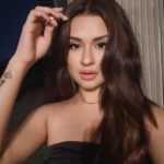 Avneet Kaur Instagram - 🖤🪩☁️🍒🍷 Styled by me✨ Wearing @shopseoraa Bag @dior Jewellery @snastudios