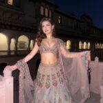Avneet Kaur Instagram - In my param sundari moment 🧚‍♀️💗🤭 Styling @kmundhe4442 Wearing @mohrayacouture Jewellery @laadoatelier Makeup Me