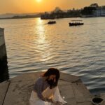 Avneet Kaur Instagram - 😍🌅 #candids