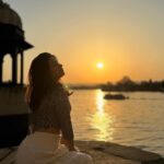 Avneet Kaur Instagram - 😍🌅 #candids