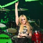 Avril Lavigne Instagram - Congrats @greenday on receiving the Landmark Award at The @iheartradio Awards last night. Your influence runs deep and is forever etched in rock history! 💚🤘🏻🖤