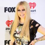 Avril Lavigne Instagram - Congrats @greenday on receiving the Landmark Award at The @iheartradio Awards last night. Your influence runs deep and is forever etched in rock history! 💚🤘🏻🖤
