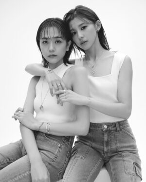 Aya Asahina Instagram - .
.
Maison CHAUMET は1780 年パリで創業🤍
240年以上に亘り、フランスの歴史と共に歩んできた
ジュエリーブランド。
.
フランス語で「絆」を意味する
「リアン」コレクションはジェンダーレスで楽しめる、
CHAUMETの人気コレクションです🖤
 .
@chaumetofficial 
#STORIESOFLIENS
#PR