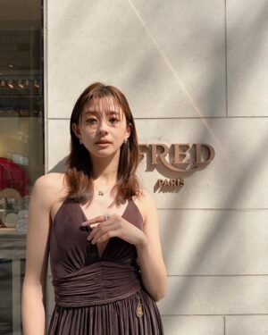 Aya Asahina Instagram - .
.
.
FREDの銀座本店が晴海通りに移転してから、
今年で5周年を迎え新しく生まれ変わったブティックに🧡
.
南仏の海と太陽の光をイメージした店内は、
甘美なバイタリティーが感じられる空間でした。
.
ブレスレットの印象が強いFORCE 10はリングもあり、
個人的にはめちゃくちゃタイプすぎました🤍
可愛すぎる🥺♥️
. 
@fredjewelry 
#FREDJewelry #FREDParis 
#FREDGinzaHarumi #PR