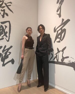 Aya Asahina Instagram - .
.
蔡國強× SAINT LAURENT
宇宙遊 ―<原初火球>から始まる
.
2023/6/29~8/21 
圧巻でした🤍
.
そしてアリスに会えました！🃏♥️♠️♦️♣️
.
#サンローラン 
#CaiGuoQiang
@ysl  @caistudio @thenationalartcentertokyo 
 .