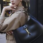 Aya Asahina Instagram – .
.
.
時代を超えてタイムレスな魅力を発信し続ける
グッチの「ジャッキー 1961」バック♥️
.
ショルダーにもできるから、
色んなスタイルに合わせられそう🫶
.
@gucci 
#guccijackie1961