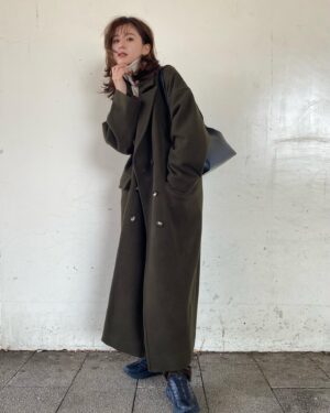 Aya Asahina Instagram - .
久しぶりに私服⭐️
.
長時間歩く時は、HOKAに限る。
本当に楽すぎる。🫶
.
BONDAIの形もすきだけど、
こっちは雨の日にいいなー。💓
.
coat / @sacraofficial 
sweat / @anatomica_tokyo_aoyama 
pants / @auralee_tokyo 
shoes / @hoka @hoka_japan 
bag / @fendi 
.
.