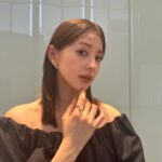 Aya Asahina Instagram - . . dress / @etretokyo jewelry / @tasaki_intl pumps / @sergiorossi . 本日放送のアンビリバボーの衣装でした💓 . .