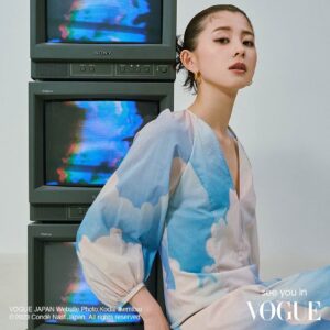 Aya Asahina Instagram - .
.

@voguejapan  x @paulsmithjapan 
Photo: @kodaiphoto 
Styling: @shizuka_yoshida_ 
Hair and Makeup: @rieshiraishi1220 
Prop Stylist: @takashi_imayoshi 
.
.