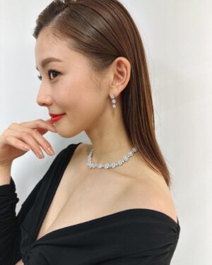 Aya Asahina Instagram - .
.
昨日の舞台挨拶の衣装🖤
.
jewelry @harrywinston 
dress  @numeroventuno 
shoes  @gianvitorossi 
.
.