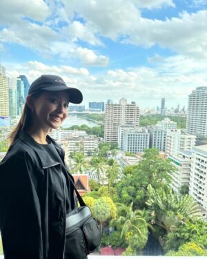 Aya Asahina Instagram - .
.
.
今年は海外でのお仕事が多かったように思います。
ありがとうございました！🥰
本当に幸せな日々でした！＾＾
.
新しく始めた事も沢山ありましたが、
お休みも頂きながら穏やかに、
そして充実した一年を過ごす事ができました🍀
.
来年はもっとパワーアップして頑張っていきます♥️
引き続き応援のほどよろしくお願い致します。
.
皆様良いお年をお迎えください⭐️
.
.