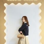 Aya Asahina Instagram – .
.
Miu Miu 「MIU FRAME」🖤
.
デザイナーのミウッチャ プラダが表現する女性像は
自由で強く、意志があり、自立した女性が特徴だそう🤍
.
バックをはじめ洋服やローファー小物まで、
ベーシックなアイテムが多く、
とても可愛かった🖤
.
期間は1/25～2/7まで、
伊勢丹新宿店本館1階 ザ・ステージにて、
2023年春夏コレクションの新作を取り揃えた
ポップアップストアがオープンされます。🫶
.
@miumiu 
#MiuMiu #MiuFrame