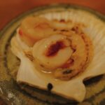 Aya Omasa Instagram - #絢ご飯 北海道鹿部町の帆立を今年も✨幸せな夕食時間🥺 とーっても甘く、最初はお刺身で２回目は日本酒バター醤油を軽く垂らしてオーブンに。絶品でした！ #北海道産#鹿部町#今日の絢ご飯
