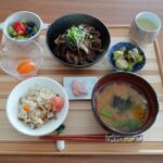 Aya Omasa Instagram - #絢ご飯 おはようございます☀ 今日からまた寒くなるみたいですね。みなさん気温差に気をつけて昨日よりも暖かい格好して下さいね☺️ 寒い日は特に欠かせないお味噌汁を飲んで🍲✨みなさんのお味噌汁の好きな具材はなんですか？🤔