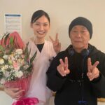 Aya Omasa Instagram - 生きとし生けるもの 本日夜8時から放送です！ 昨日は会見があり、皆さんの撮影時のエピソードや思いを聞き胸が熱くなりました。 GW最終日 🏠で是非！ そして、テレビ東京と言えば 長年お世話になったどうぶつピース のぴーすが応援にかけつけてくれました😭✨ 昨日の衣装は dress #BrunelloCucinelli jewelry #bvlgari