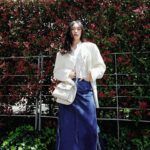 Aya Omasa Instagram - #今日の絢服 🤍☁️🥼✨ GWに入っている方も多いのかな〜？🤔 jacket #mm6 shirt #nave skirt #amerivintage bag #valentino