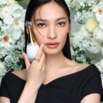 Aya Omasa Instagram – J’ADORE

花と水から生まれたウォーターベース フレグランス
「ジャドール パルファン ドー」🤍

これからの季節を軽やかに包み込んでくれる爽やかで優しい香り✨
色んなシチュエーションで大活躍しそう☺️

@diorbeauty @dior 
#ジャドール #DiorJoaillerie 
#SUPPORTEDBYDIOR