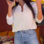 Ayem Nour Instagram - Quand tu te prends pour une chanteuse mais que tu ne connais pas les paroles… 💁🏻‍♀️ Mentionne le/la relou de ta bande. 🤪