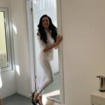 Azra Akın Instagram - Ekip harika, çok keyifli çalışıyorum🎬