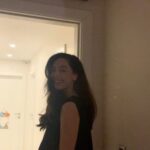 Azra Akın Instagram - 19 yıl önce bugün bu elbiseyle ülkemi temsil ettim. Ülkeme dünya güzeli ünvanını getirmemin yanısıra sevgili Cemil İpekçi’nin tasarlayıp diktiği bu çok kıymetli Sümerbank pazeni en iyi kıyafet ödülünü de aldı. 🇹🇷🇹🇷🇹🇷@1cemilipekci 🌹🌹🌹@missworld ♥️