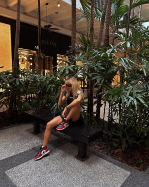 Azul Guaita Instagram - A shopoholic in its natural habitat