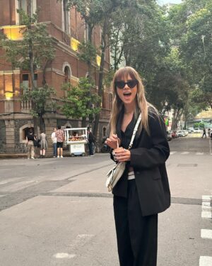 Azul Guaita Instagram - En la tercera foto de puede ver como casi me atropella una moto.. 
la ultima foto es sorpresa