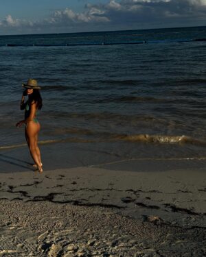 Azul Guaita Instagram - Beachin’ in my fav place