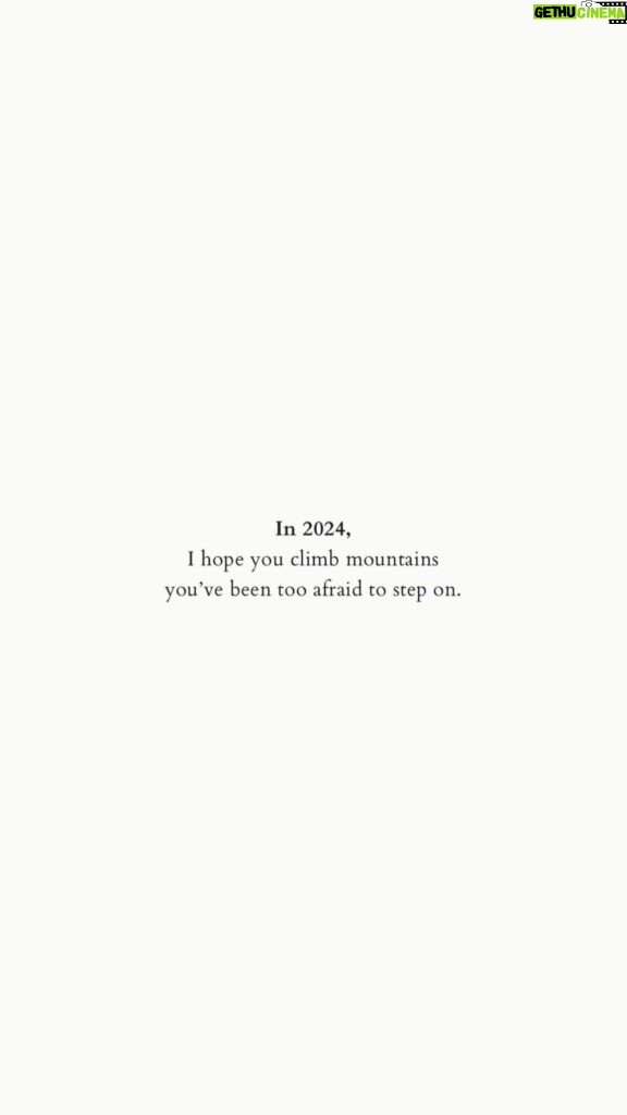 Bárbara Islas Instagram - Hope you climb mountains you’ve been afraid to step on. - Por un 2024 de más paciencia con nosotros mismos, de salir de la zona de confort, de rodearnos de personas buenas, de crecer y de agradecer✨ Trust your process!